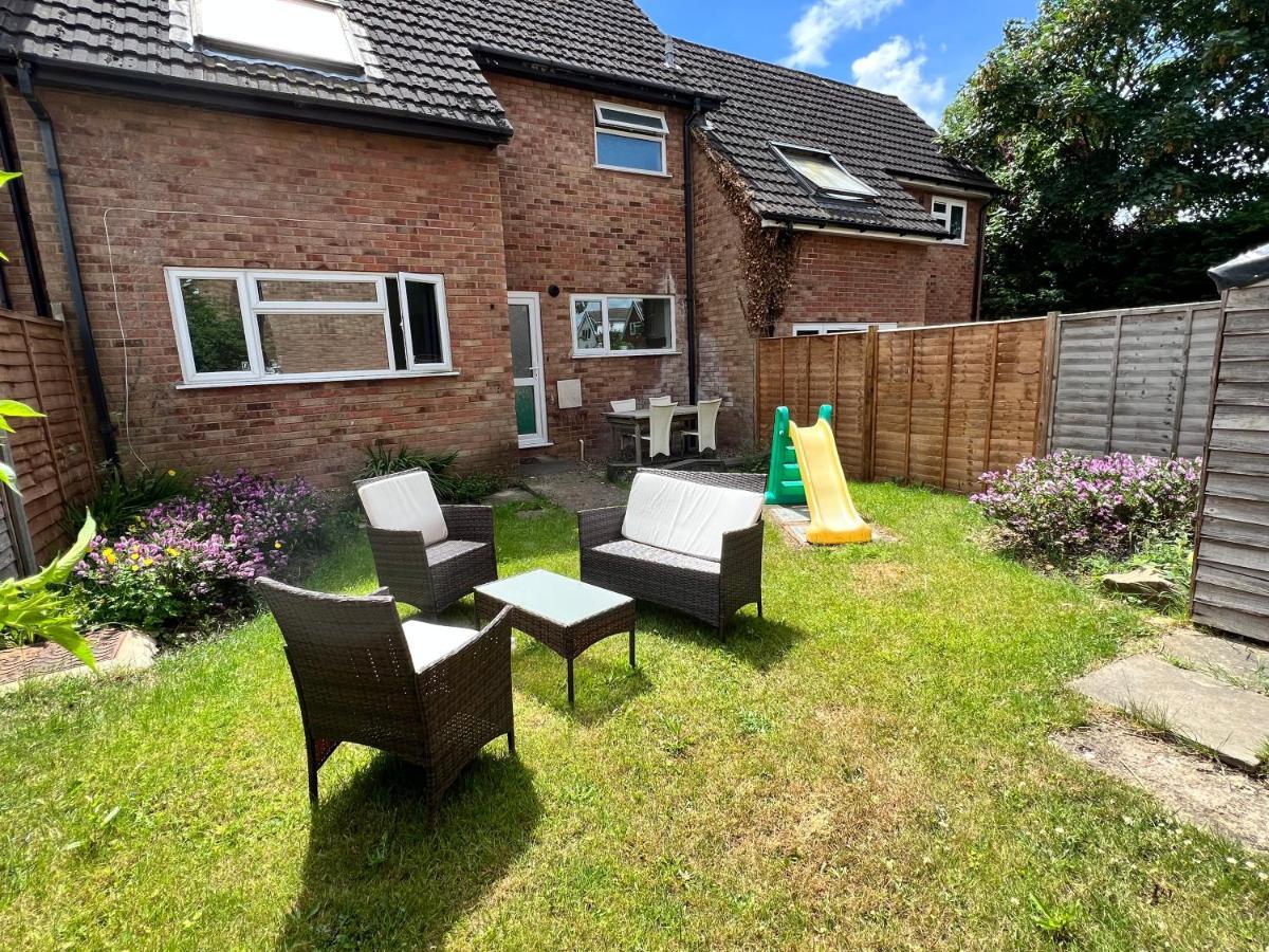 Modern House In The Heart Of The Lutterworth Villa Exterior photo